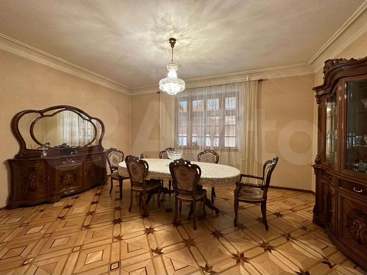 Дом 360 м² на участке 6 сот.