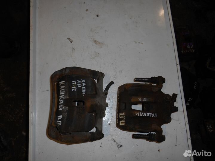 Суппорт передний правый Nissan Qashqai J10