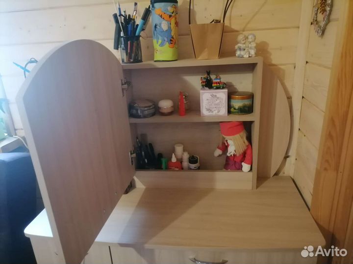 Трюмо с зеркалом