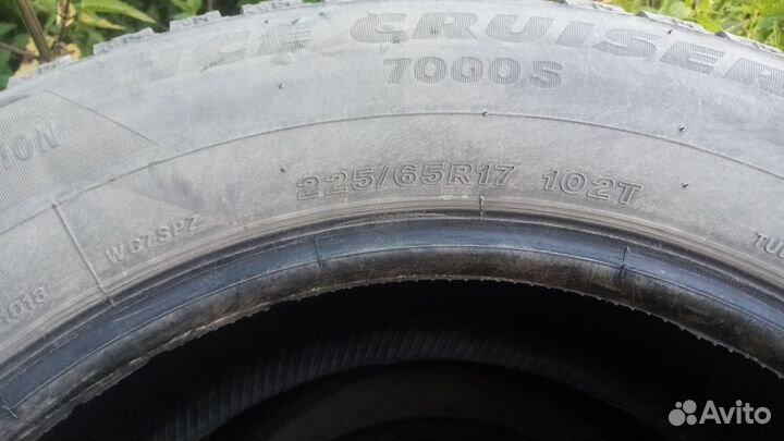 Bridgestone 738V 225/65 R17