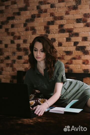 Модель для фотосъемки и рекламы одежды