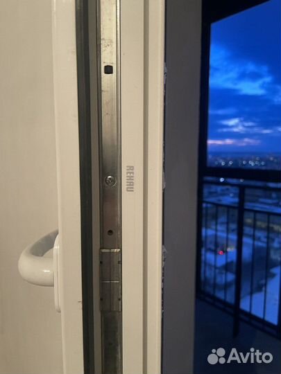 Окно и дверь на балкон