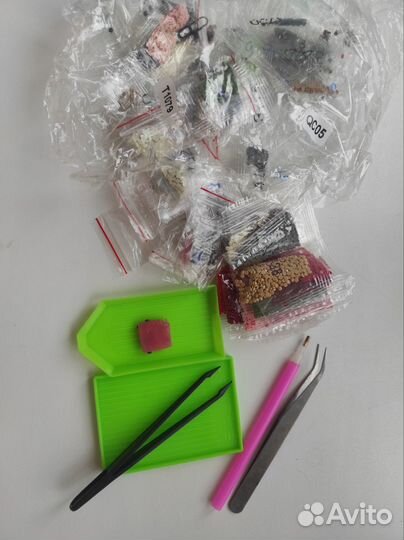 Стразы для алмазной мозаики