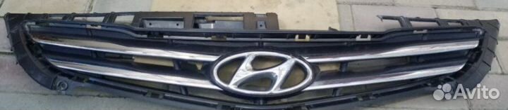 Решетка радиатора передняя верхняя Hyundai Solaris