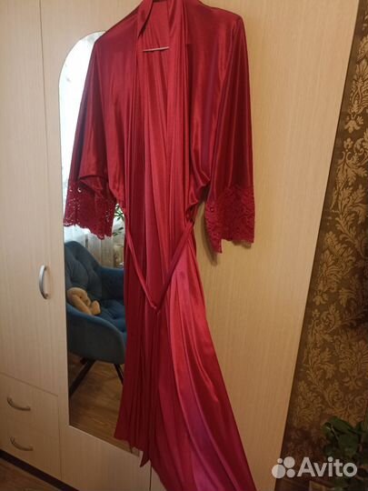 Халат женский шелковый с кружевом.48-52 р.Длинный