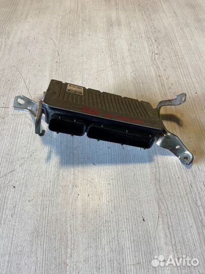 Блок управления двигателем Toyota Corolla 180