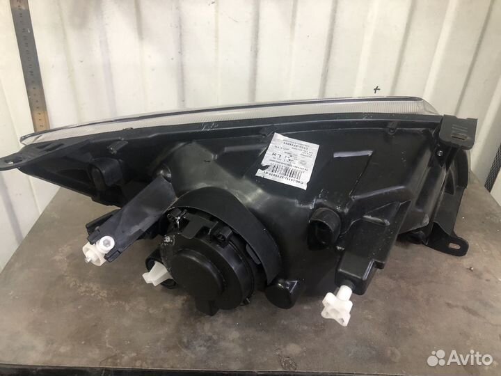 Передняя фара левая Лада Гранта б/у