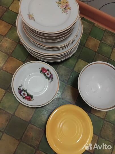 Набор тарелок, блюдца, салатник