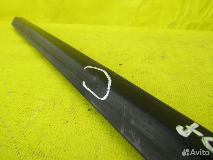 Молдинг стекла Hyundai Starex H1 07-17г 83604