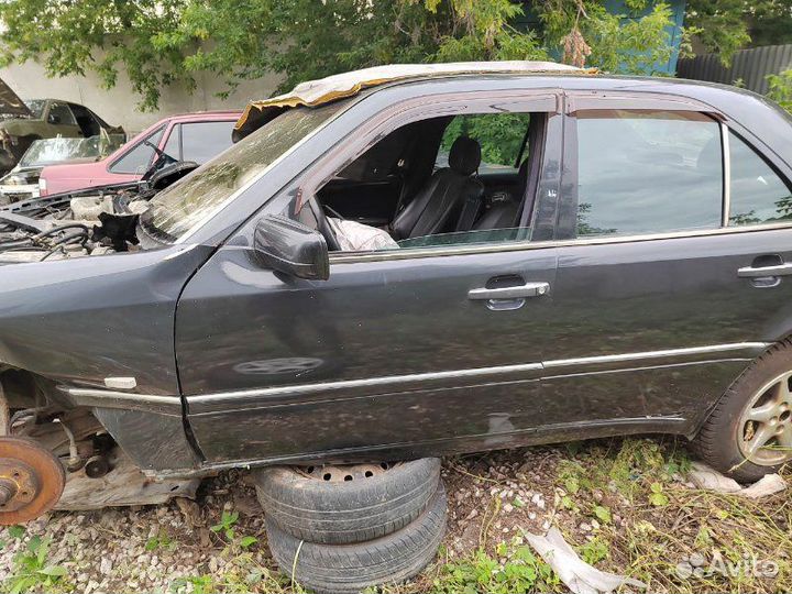 Дверь передняя левая Mercedes Benz C 230 2.3 M