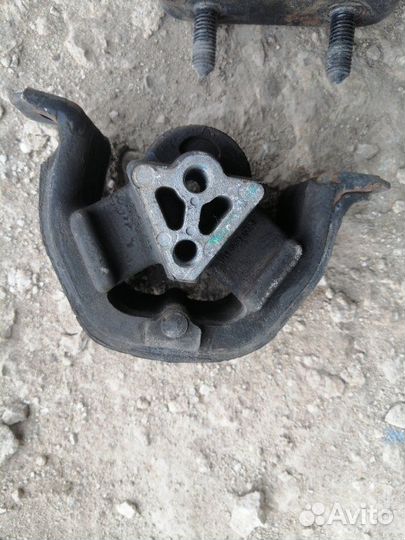 Подушка двигателя Daewoo Nexia N150 1.5 8кл 2011