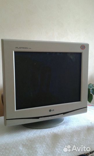 Монитор LG Flatron F700B