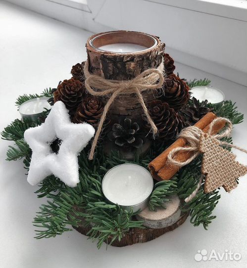 Новогодний венок, подсвечники, новогодний букет
