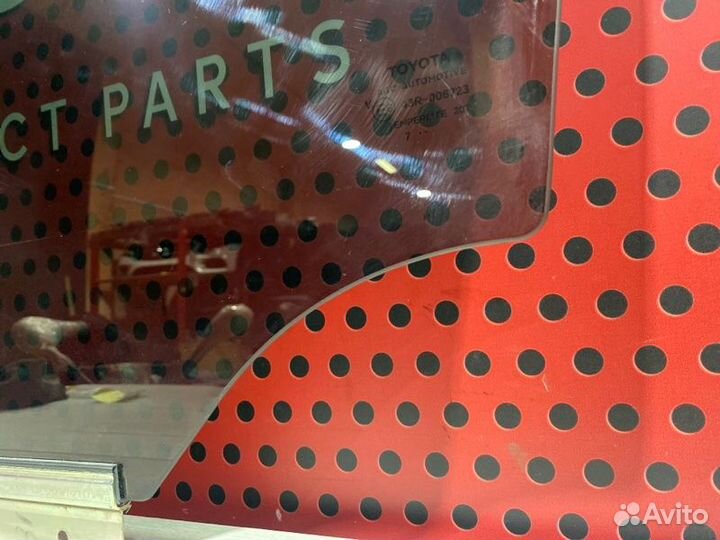 Стекло двери задней левой Toyota Avensis универсал