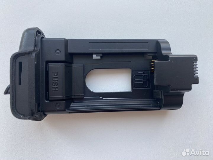 Батарейный блок Nikon MB-D11
