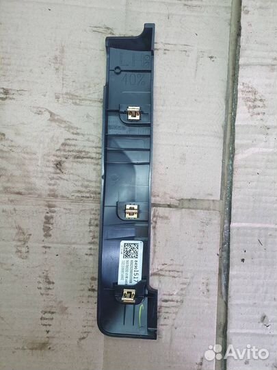 Накладка кузов внутри левая Cadillac Escalade 5