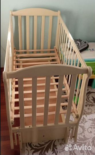 Детская кровать и комод