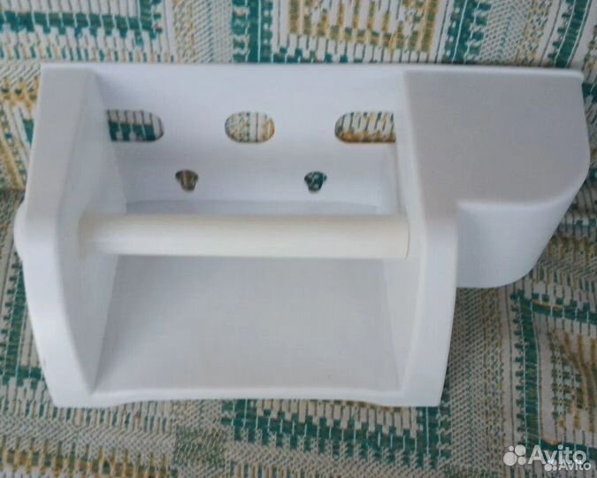 Полочка-держатель в туалет