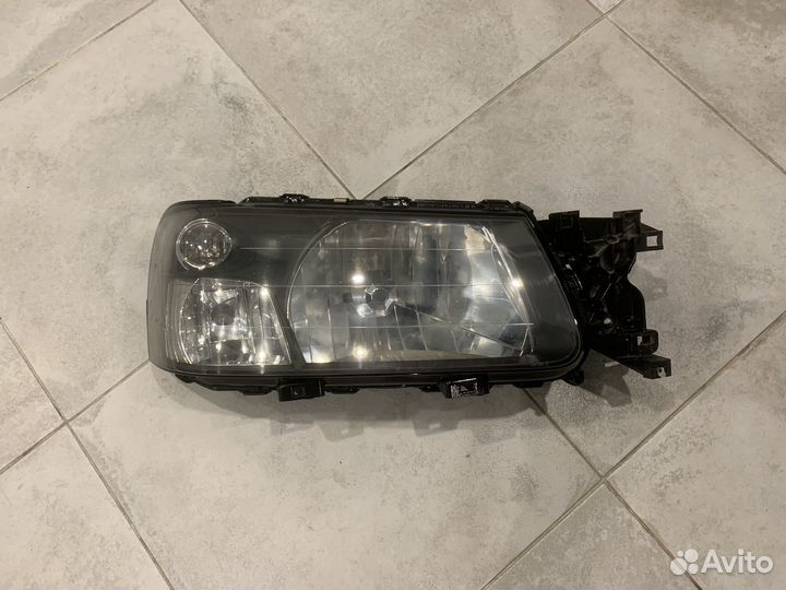 Фара правая subaru forester sg 5 левый руль