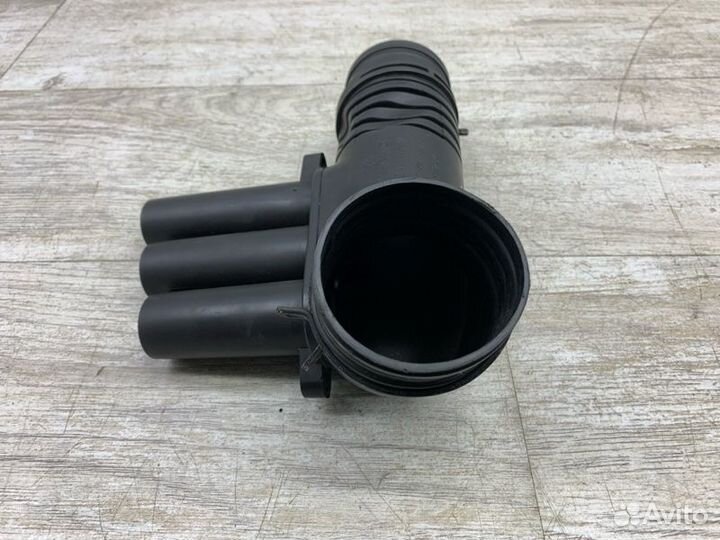 Патрубок воздушного фильтра Skoda Octavia