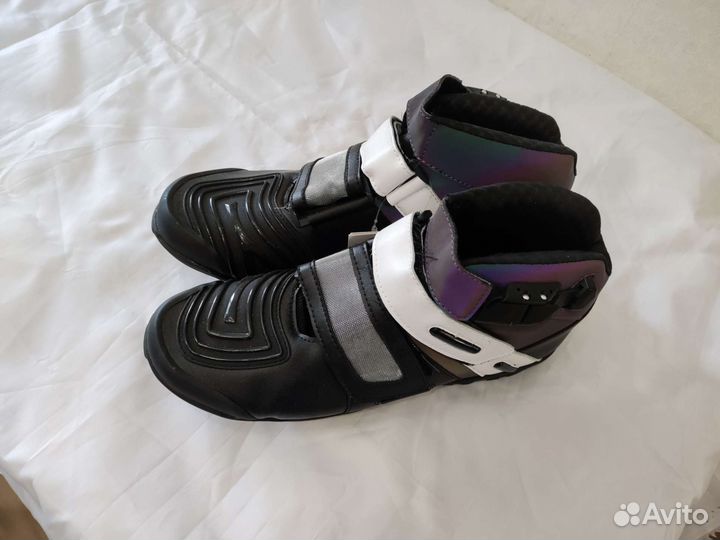 Новые мотоциклетные ботинки