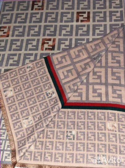 Шарфы и палантины fendi