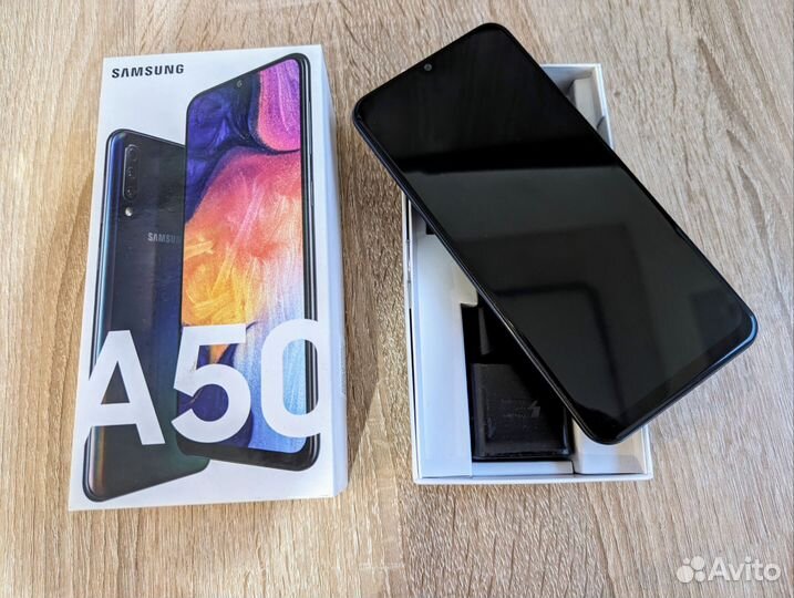 Samsung Galaxy A50, 4/64 ГБ