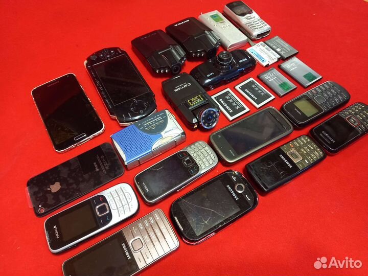 Видио регистраторы, телефоны, радио на запчасти