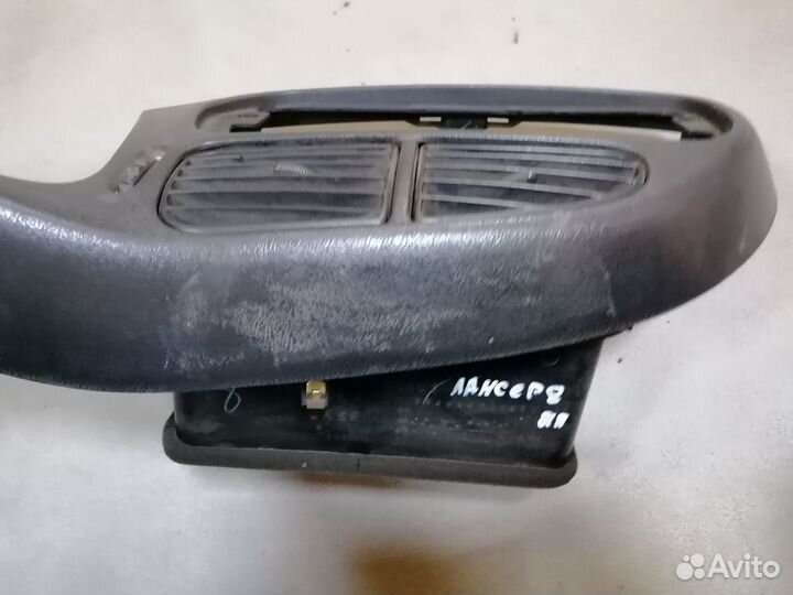 Накладка щитка приборов Mitsubishi Lancer 8 1997