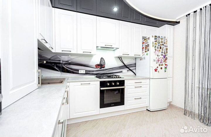 Кухонный гарнитур в современном стиле на заказ