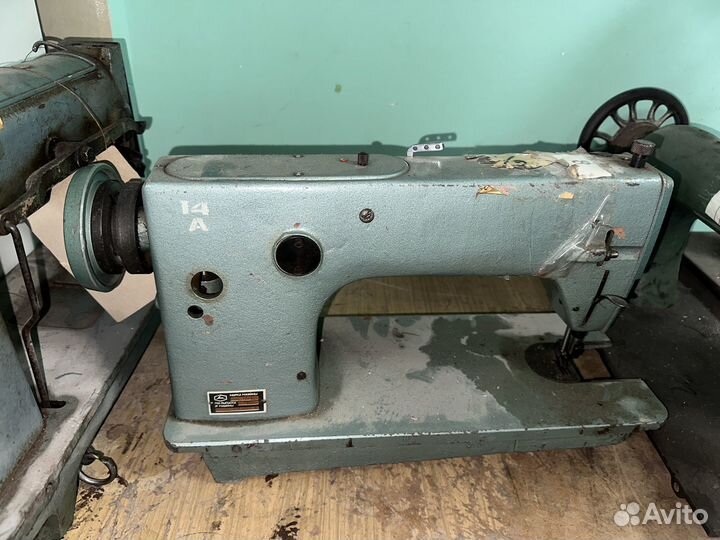 Швейная машинка 322М, колонковая, загибочная бу