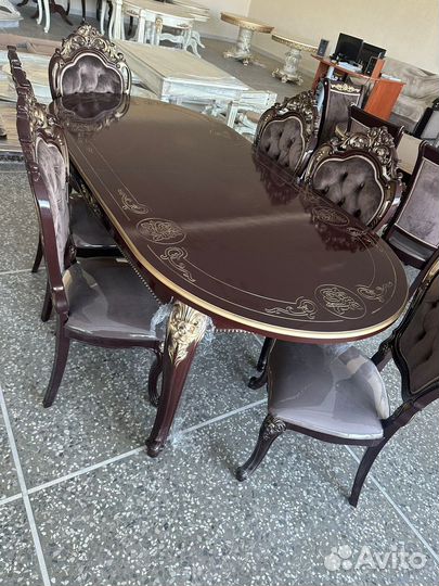 Кухонный стол и стулья