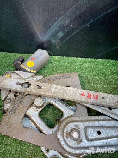 Электростеклоподъемник передний правый Chrysler