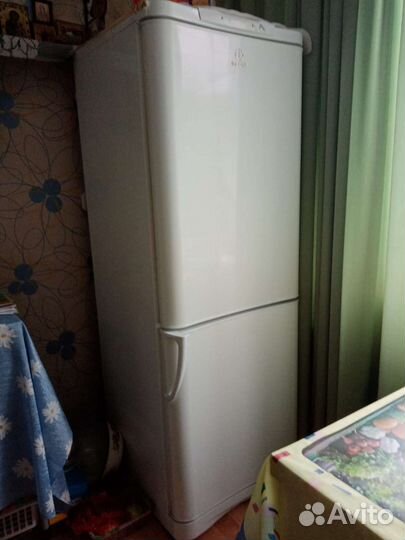 Холодильник indesit