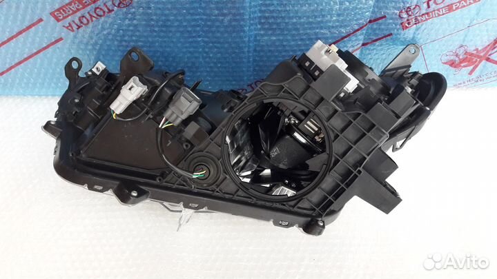 Фара правая LED Toyota RAV 4 2016-2019