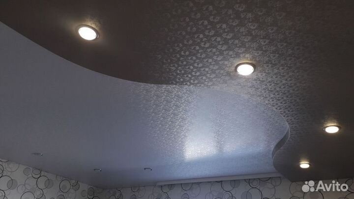 Натяжной потолок белый