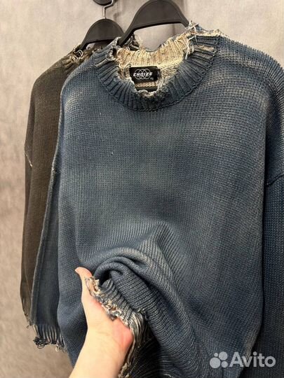 Рваный свитер мужской