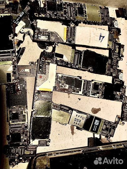 Телефоны на запчасти iPhone 4,4s,5