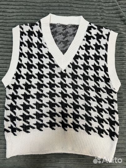 Жилетка женская вязаная