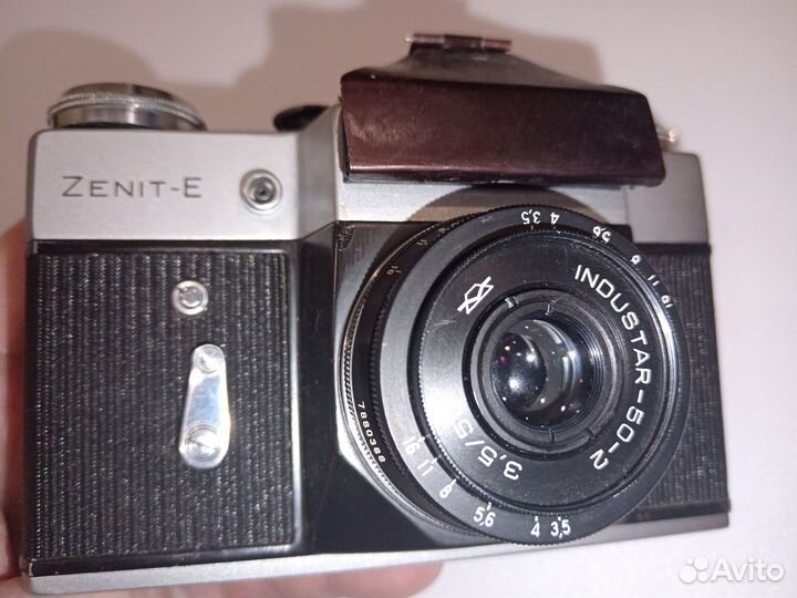 Зеркальный пленочный фотоаппарат 