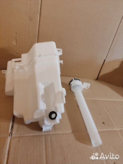 Бачок омывателя Toyota Rav4 ACA40 2013-2019