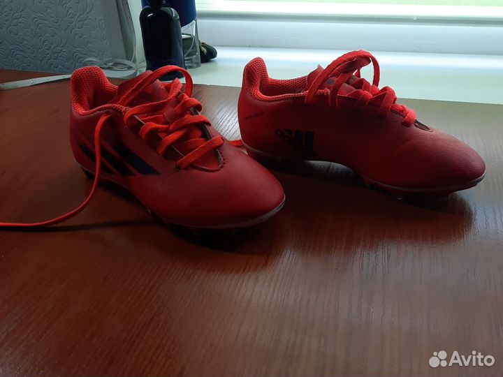 Футбольные бутсы adidas