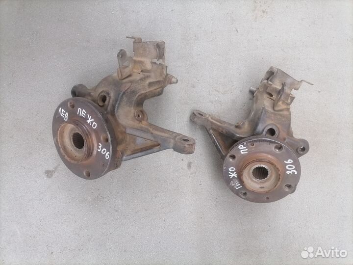 Кулак поворотный передний Peugeot 306 1993-2003