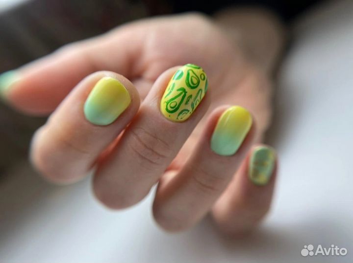 Модель на маникюр