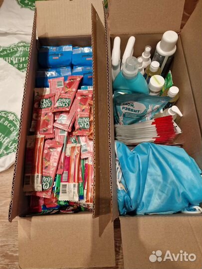 Коробки с химией и батончиками