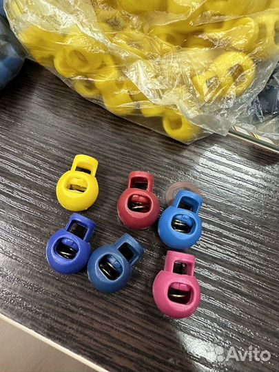 Фиксаторы для одежды-фурнитура