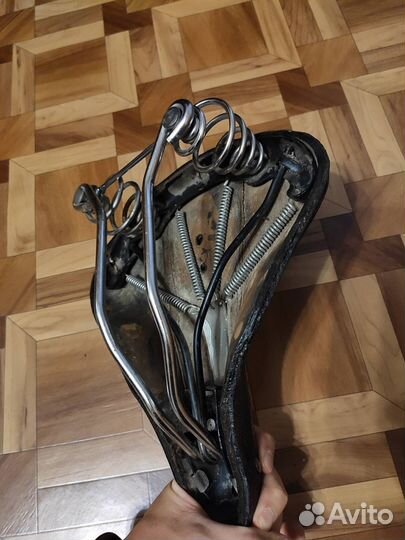 Седло велосипедное кожаное пружинное СССР