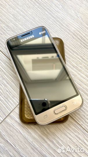 Смартфон Samsung Galaxy J1 Mini SM-J105H