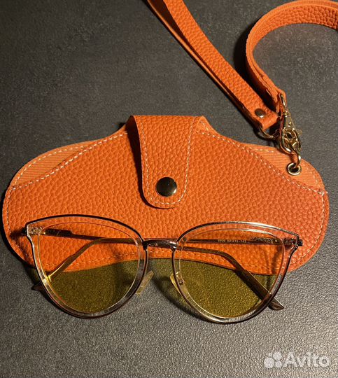 Солнцезащитные очки Chanel с кейсом