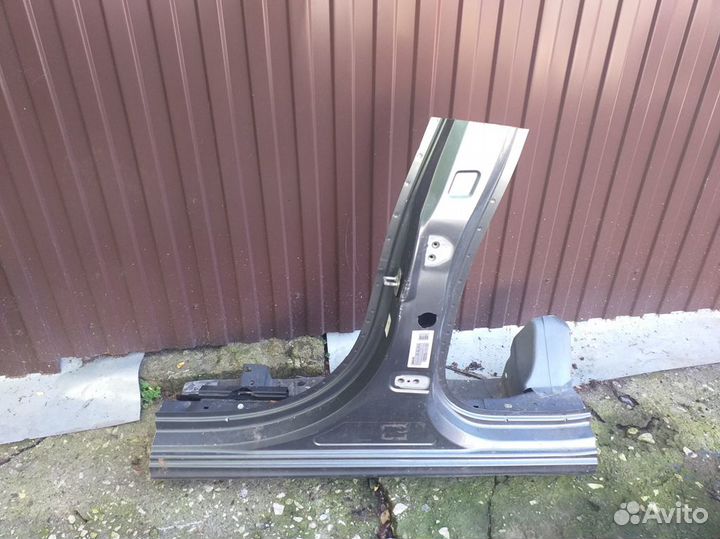 Средняя стойка кузова левая Peugeot 508